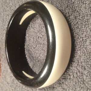 Lovingly worn Vintage,    One inch wide Black and White acrylic bangle/bracelet.